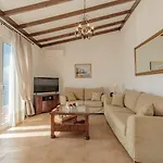 Lina Villa Agní